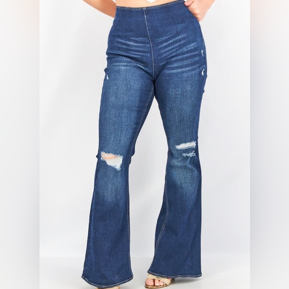 Tinseltown Dark Blue Pull On Distressed Flare Jeans Size 7 - Picture 1 of 8